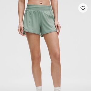 Lululemon high rise hotty hot short 4”